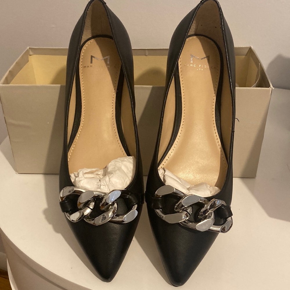 Will accept offer! Marc Fisher LTD Seluna Flats Sz 6 Never Worn
